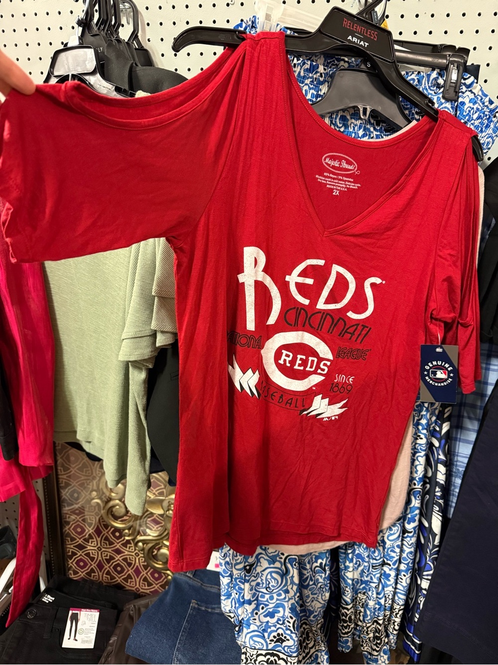 Genuine Merchandise Red Cincinnati Reds Graphic V-Neck Tee
